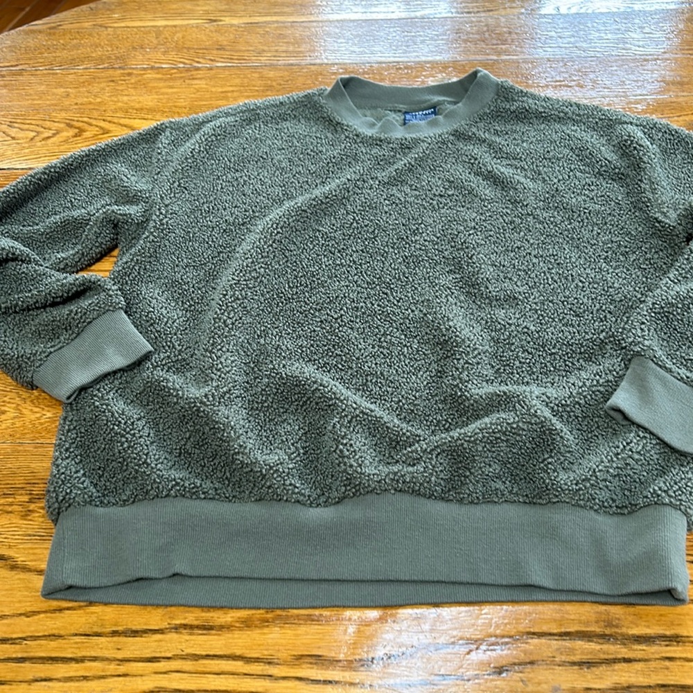 Charles River Apparel unisex Sherpa pullover in Olive. Size Small.